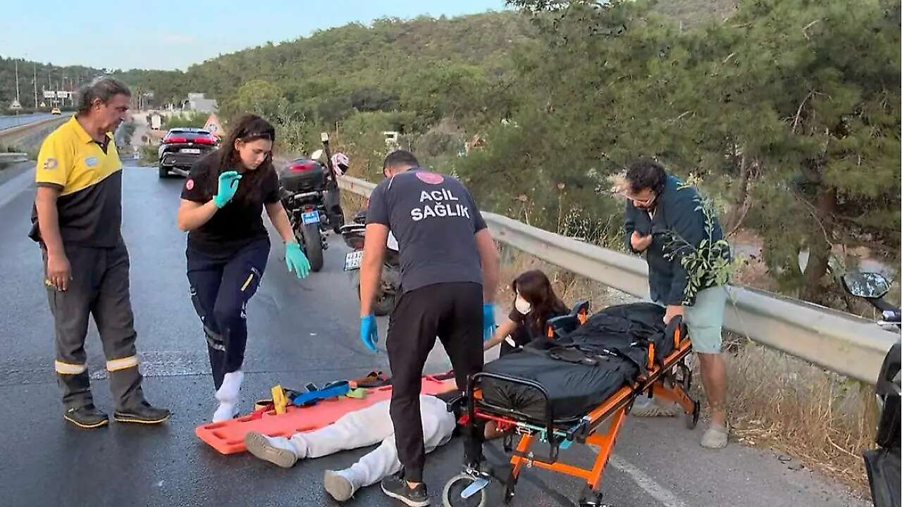 Muğla'da Otomobile Arkadan Çarpan Motosikletli Yaralandı 3